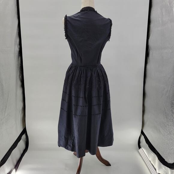 VTG Carlye Poplin Eyelet Dress Navy Embroidered Lace Glass Buttons A-Line - Picture 4 of 16